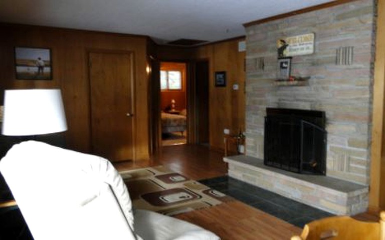 Cottages (Wild Rose, Wisconsin, United States)