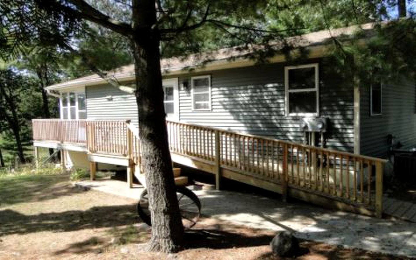 Charming Cottage Getaway with Excellent Lake Views near Mount Morris, Wisconsin