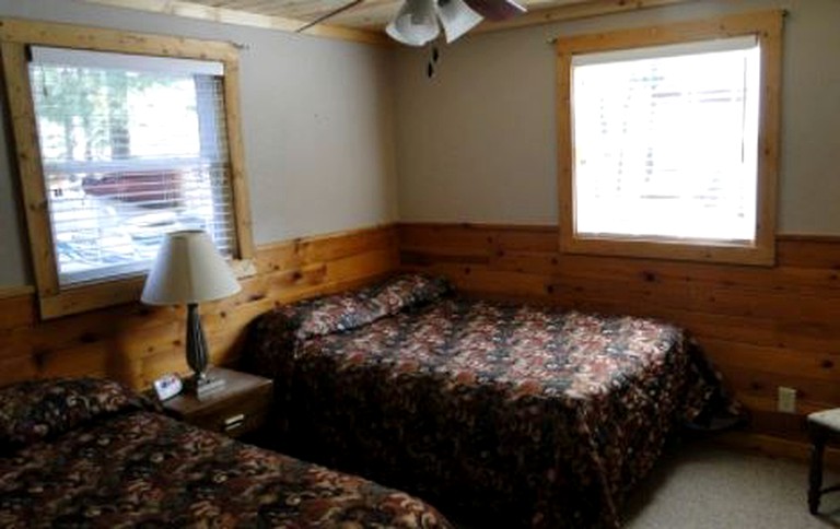 Cottages (Wild Rose, Wisconsin, United States)