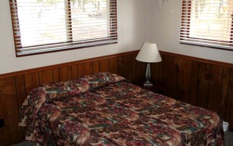 Cabins (Wild Rose, Wisconsin, United States)