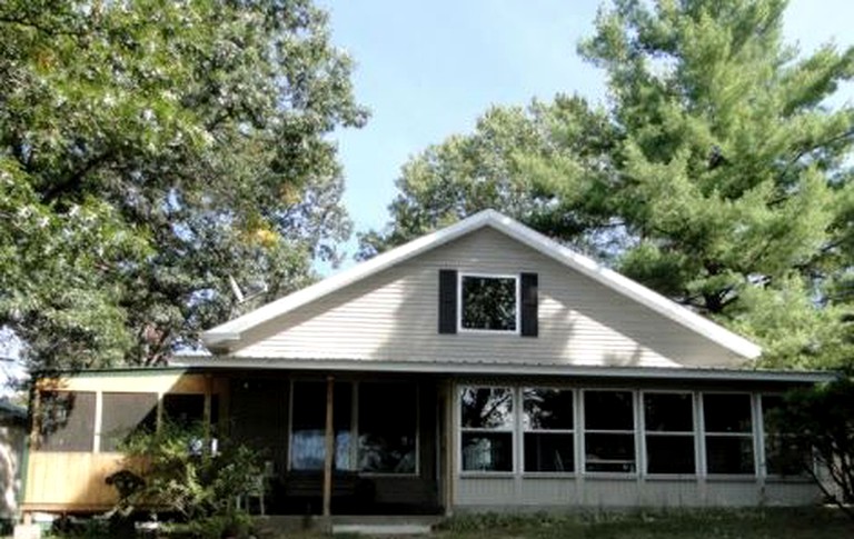 Cottages (Wild Rose, Wisconsin, United States)