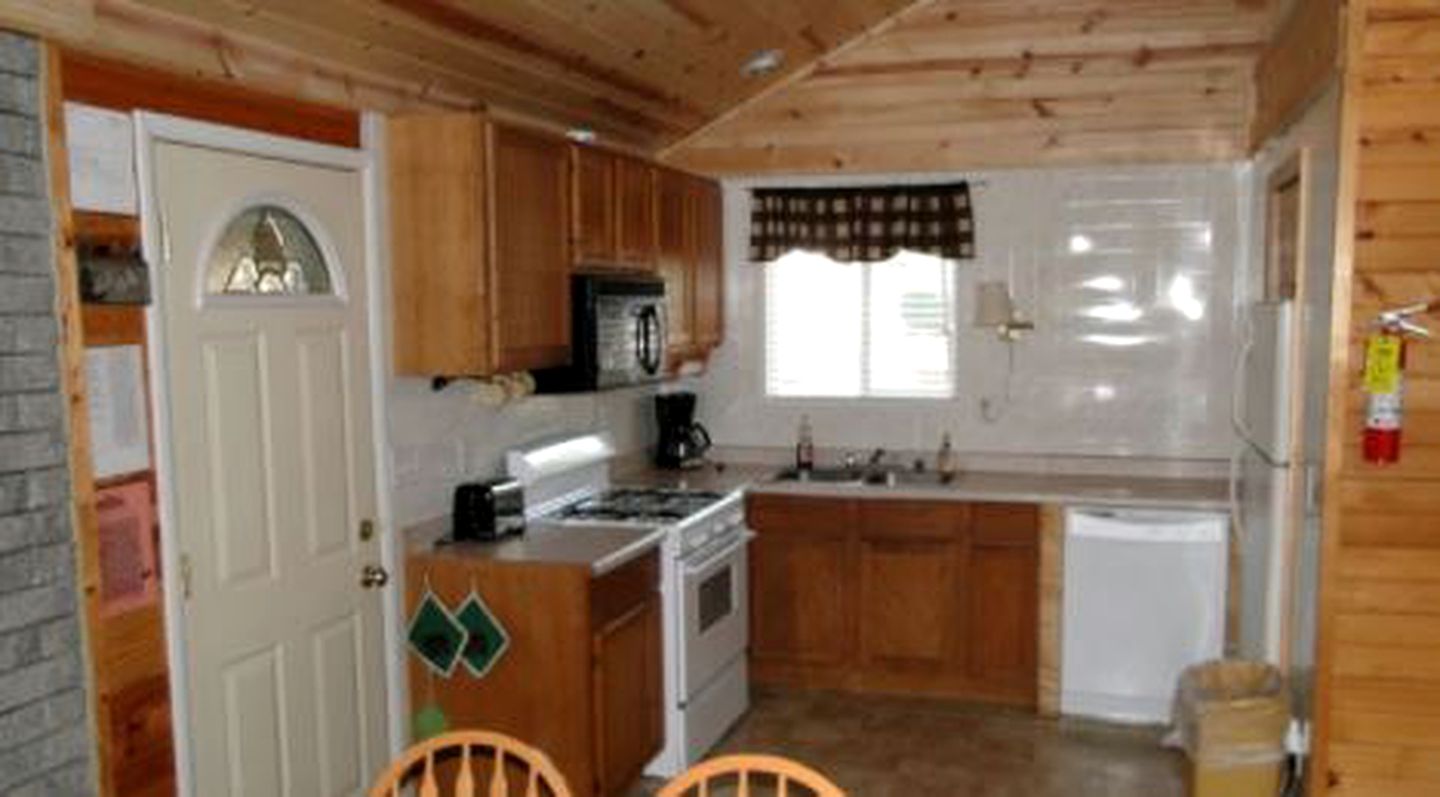 Rustic Cottage Rental Ideal for a Family Getaway near Wild Rose in Central Wisconsin