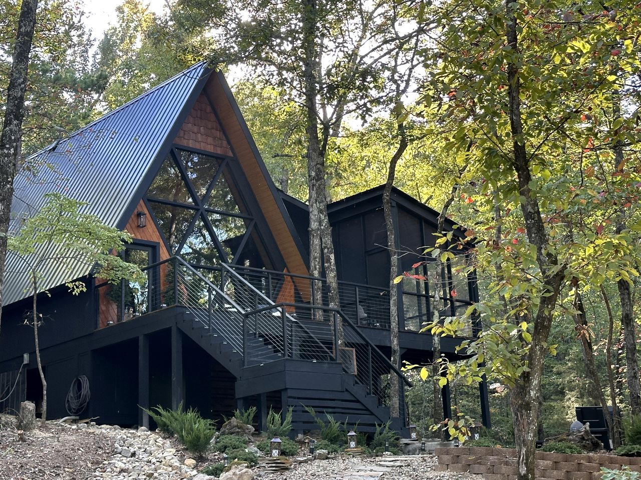 Lovely Lofted A-Frame with Private Jacuzzi, Deck, Fire Pit and Views in Arkansas