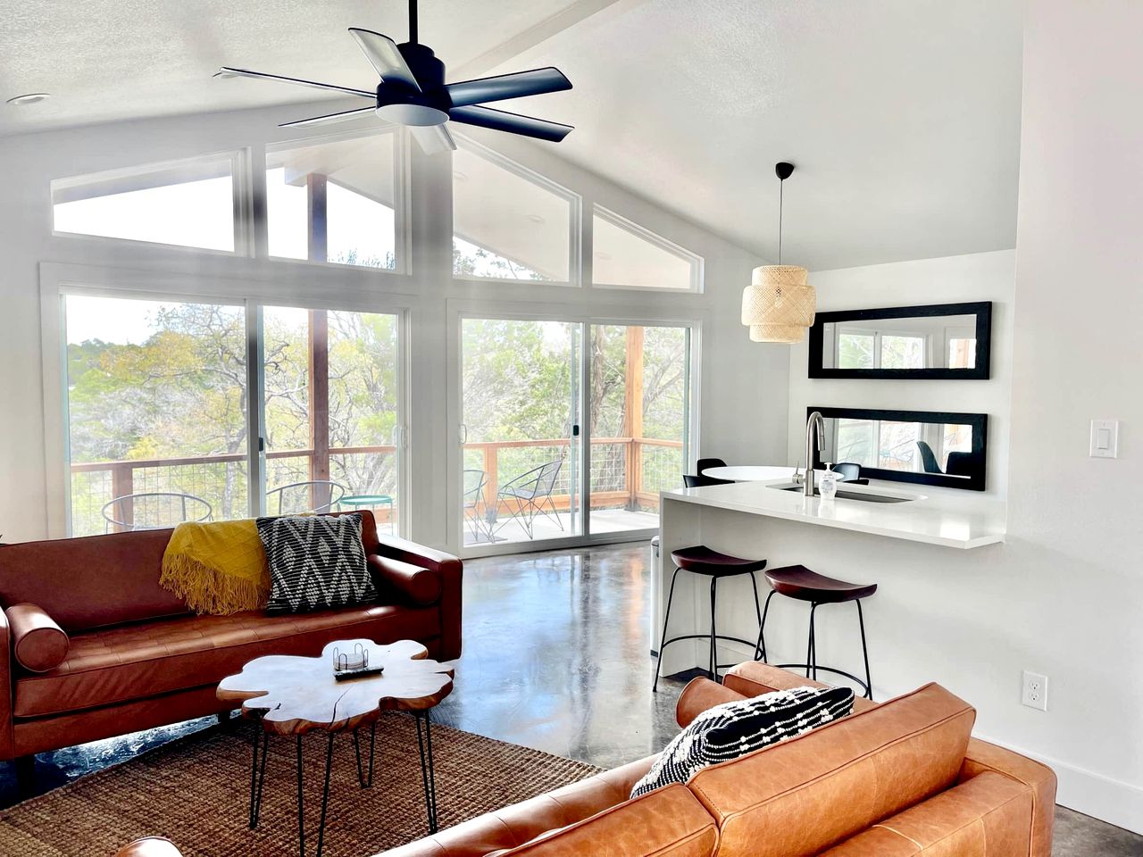 Splendid Chic Cabin with Modern Interior and Pool in Wimberley, Texas