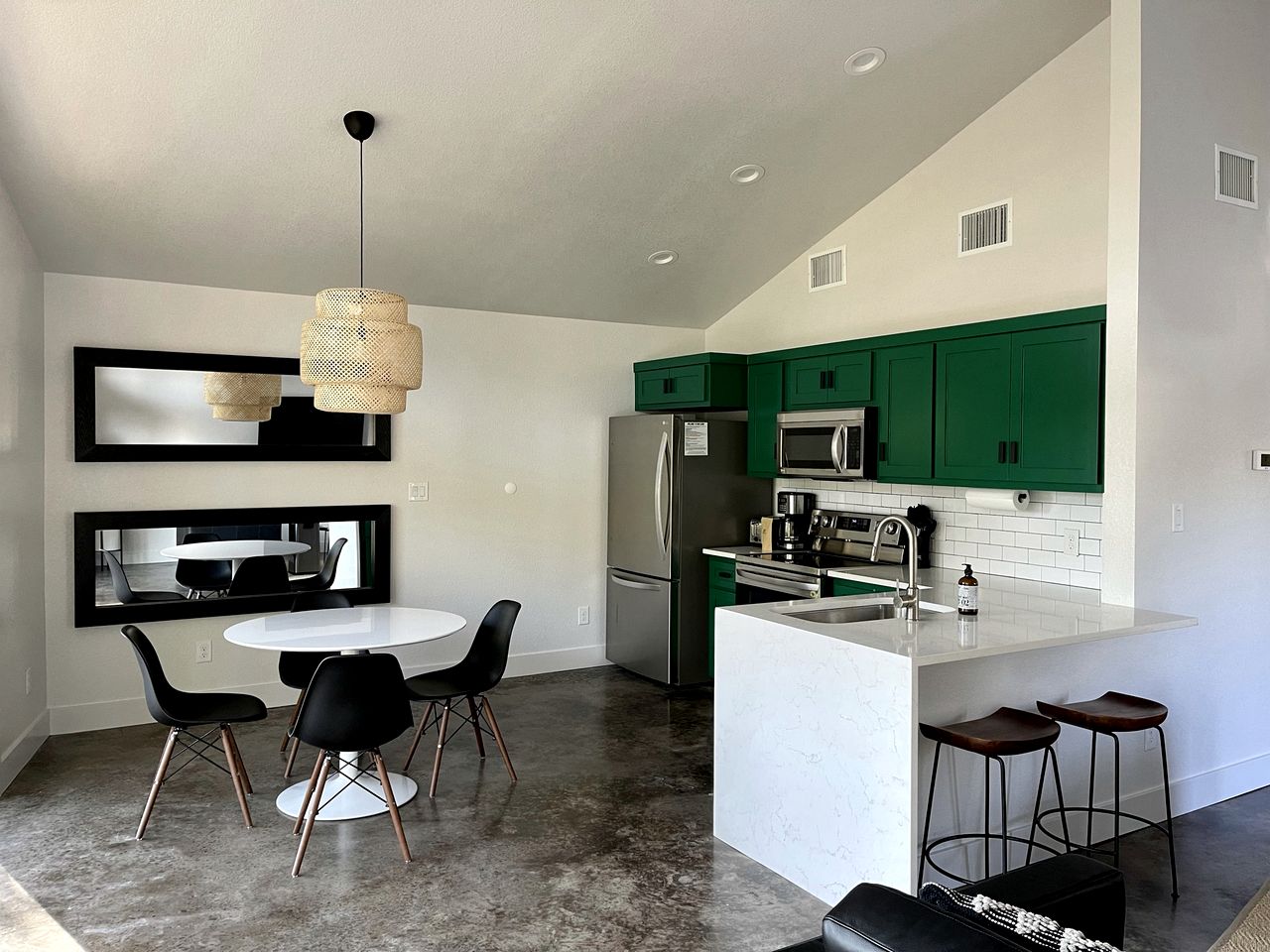 Splendid Chic Cabin with Modern Interior and Pool in Wimberley, Texas