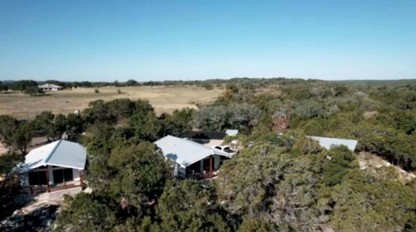 Splendid Chic Cabin with Modern Interior and Pool in Wimberley, Texas