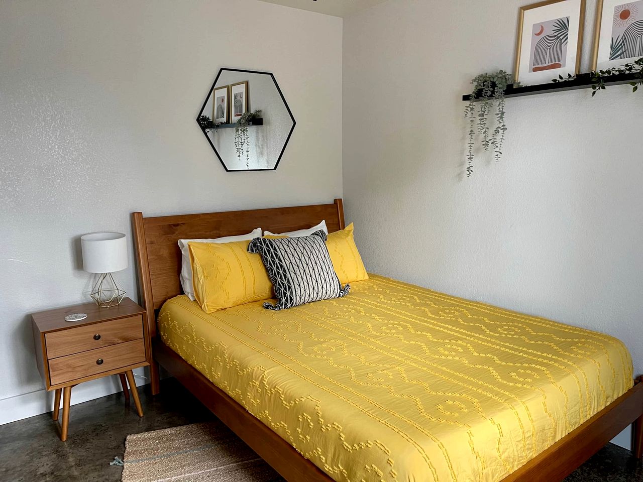 Splendid Chic Cabin with Modern Interior and Pool in Wimberley, Texas