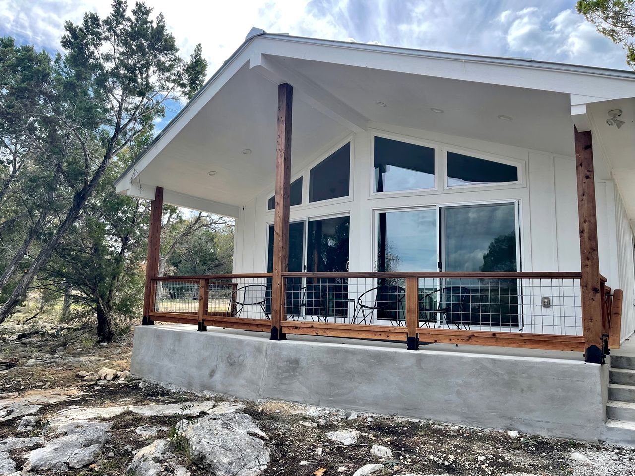 Splendid Chic Cabin with Modern Interior and Pool in Wimberley, Texas