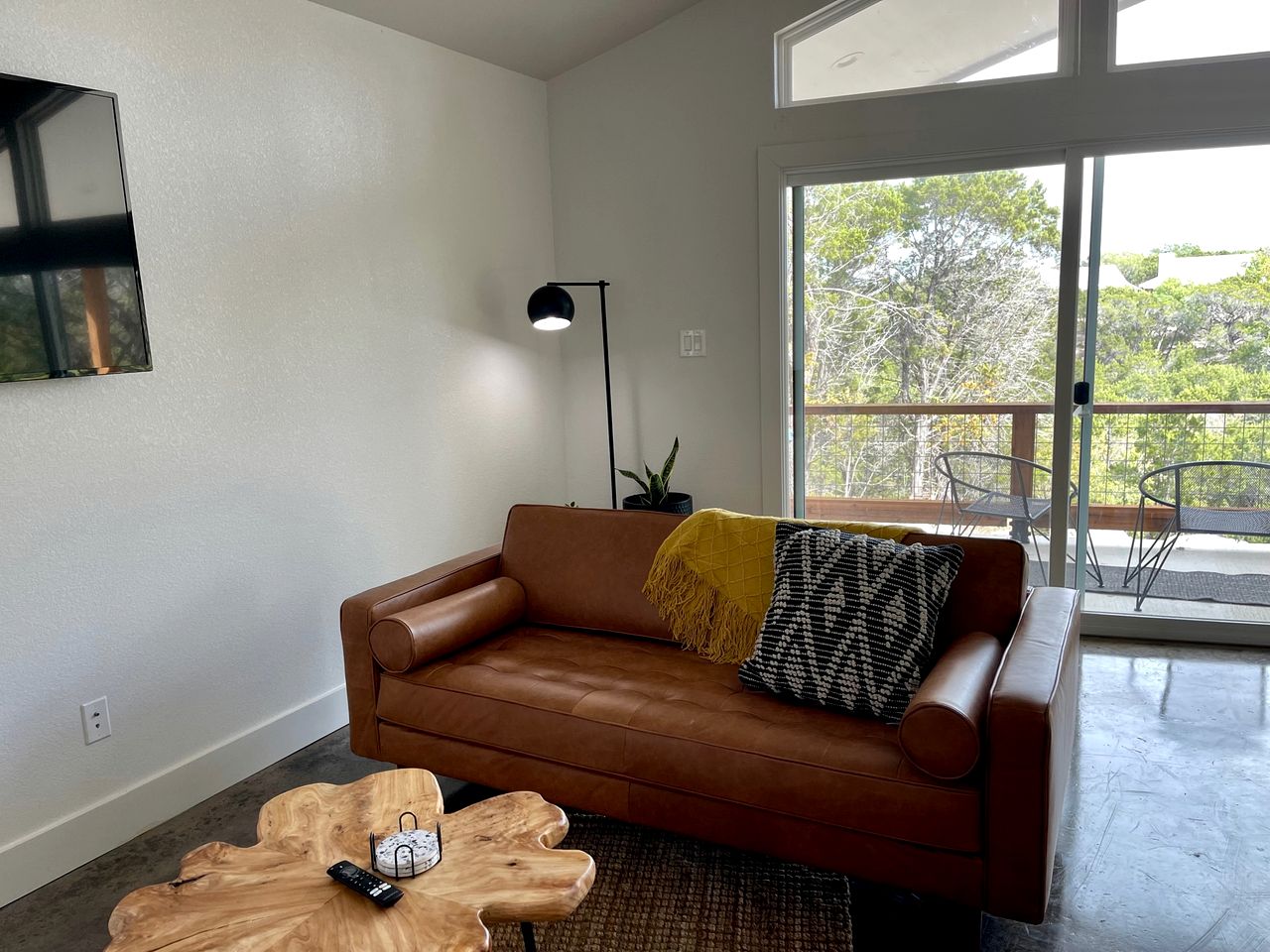 Splendid Chic Cabin with Modern Interior and Pool in Wimberley, Texas