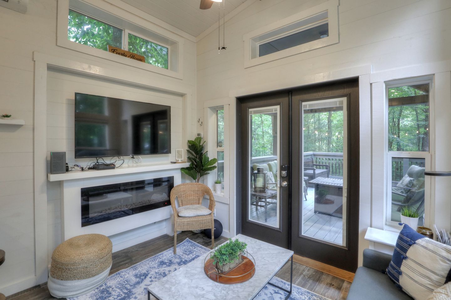 Fantastic Cabin with Fire Pit in Monteagle, Tennessee