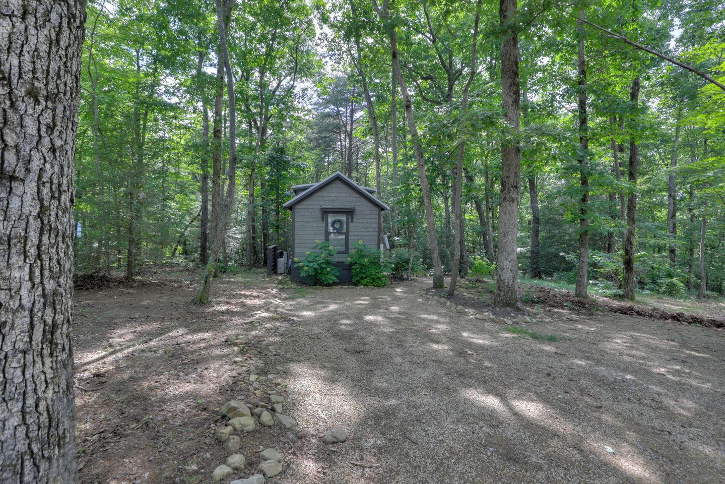 Fantastic Cabin with Fire Pit in Monteagle, Tennessee