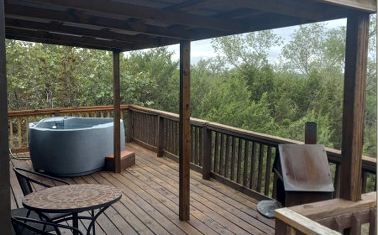 Cabins (United States of America, Bluff Dale, Texas)