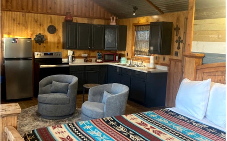 Cabins (United States of America, Bluff Dale, Texas)