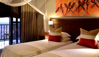 Exclusive, African Safari Lodge Overlooking Zambezi National Park in Zimbabwe photo 3