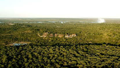 Exclusive, African Safari Lodge Overlooking Zambezi National Park in Zimbabwe photo 5