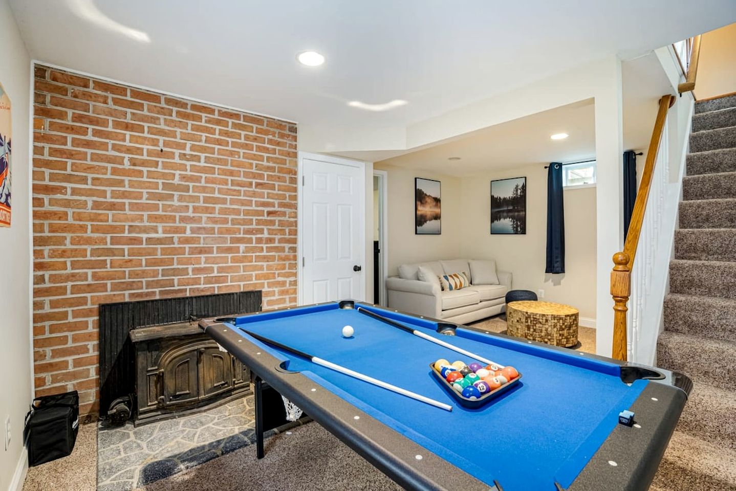 Fun and Modern Cabin with Pool Table, Hot Tub and Fire Pit for Your Perfect Getaway in Historic Harpers Ferry, WV