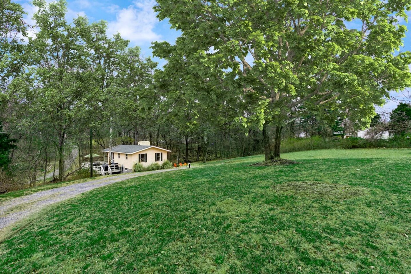 Fun and Modern Cabin with Pool Table, Hot Tub and Fire Pit for Your Perfect Getaway in Historic Harpers Ferry, WV