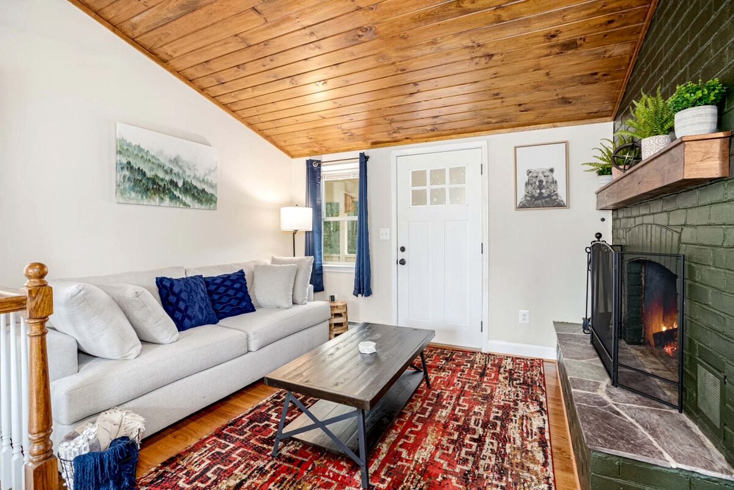 Fun and Modern Cabin with Pool Table, Hot Tub and Fire Pit for Your Perfect Getaway in Historic Harpers Ferry, WV