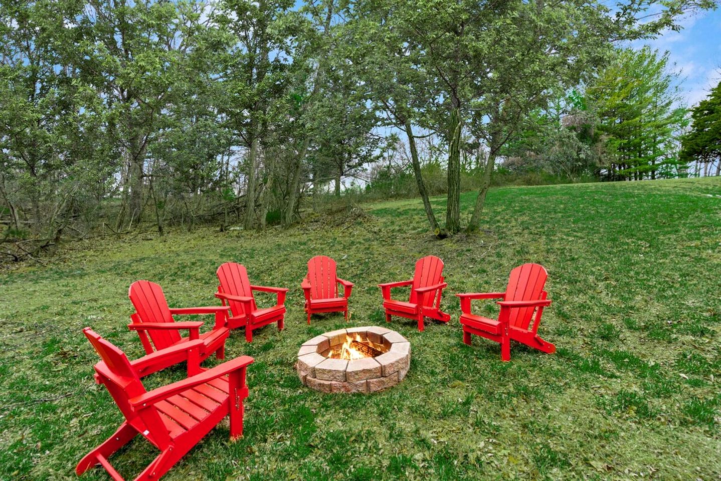 Fun and Modern Cabin with Pool Table, Hot Tub and Fire Pit for Your Perfect Getaway in Historic Harpers Ferry, WV