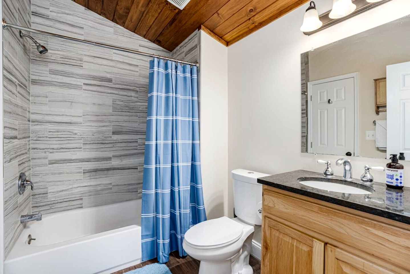 Fun and Modern Cabin with Pool Table, Hot Tub and Fire Pit for Your Perfect Getaway in Historic Harpers Ferry, WV