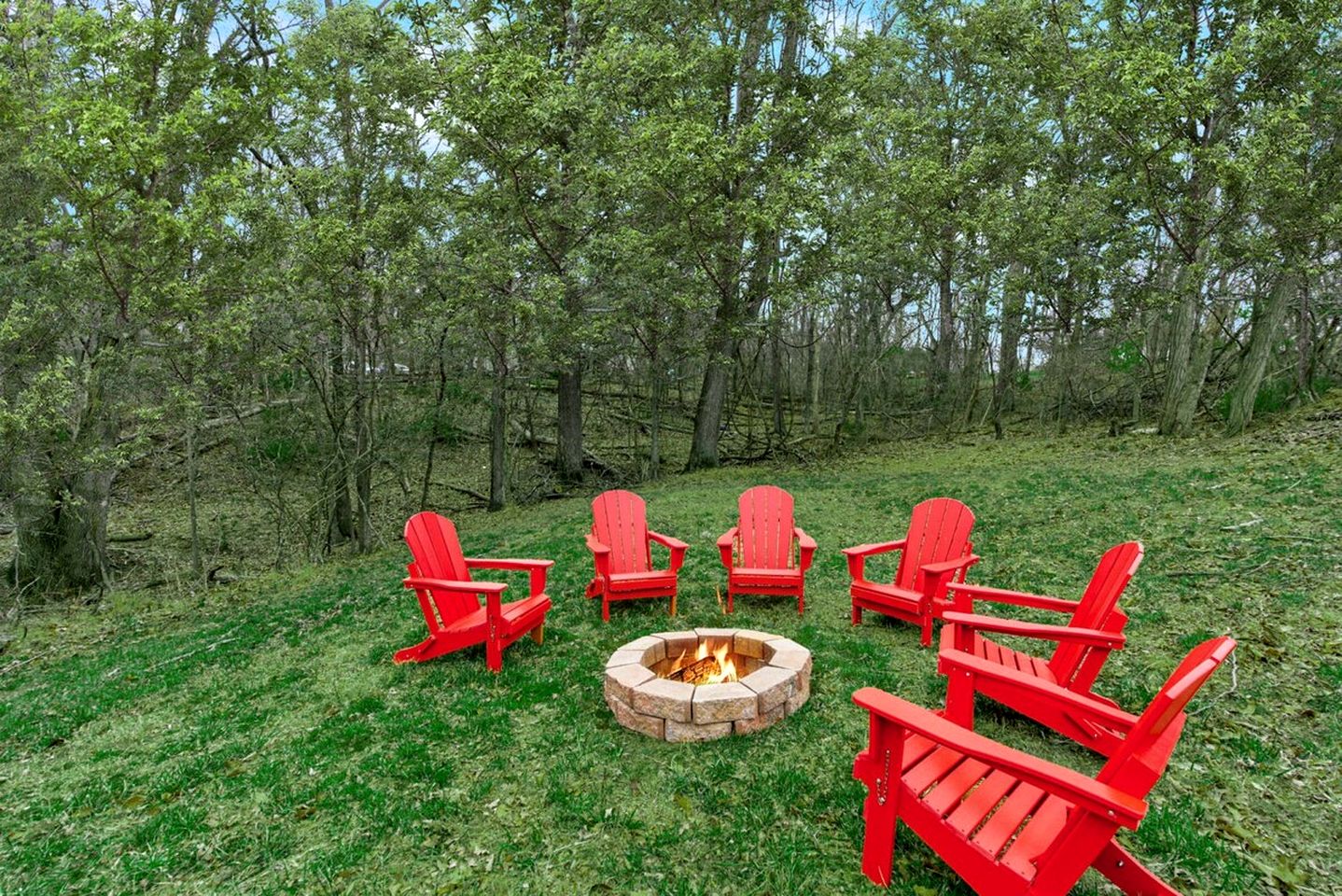 Fun and Modern Cabin with Pool Table, Hot Tub and Fire Pit for Your Perfect Getaway in Historic Harpers Ferry, WV