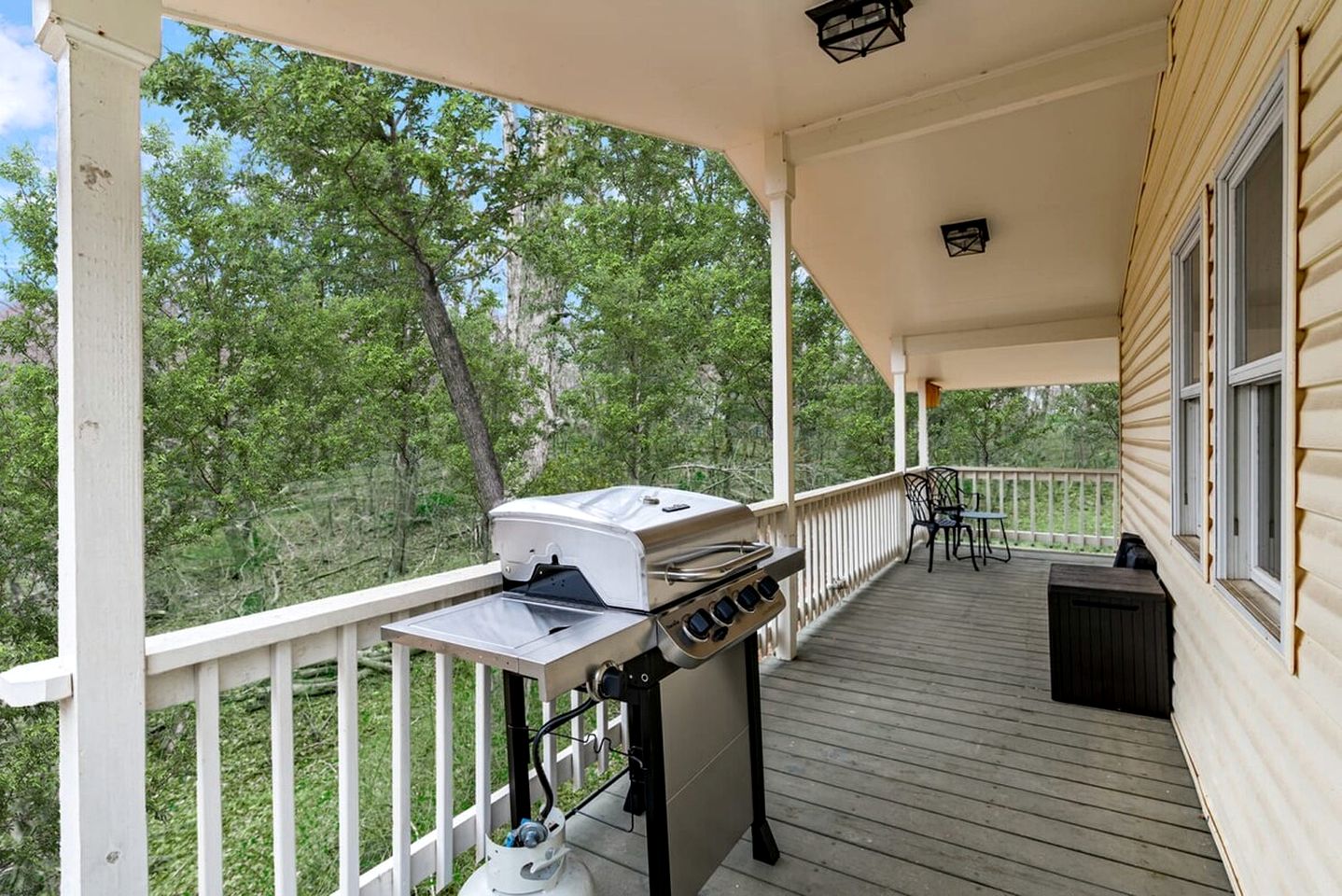 Fun and Modern Cabin with Pool Table, Hot Tub and Fire Pit for Your Perfect Getaway in Historic Harpers Ferry, WV