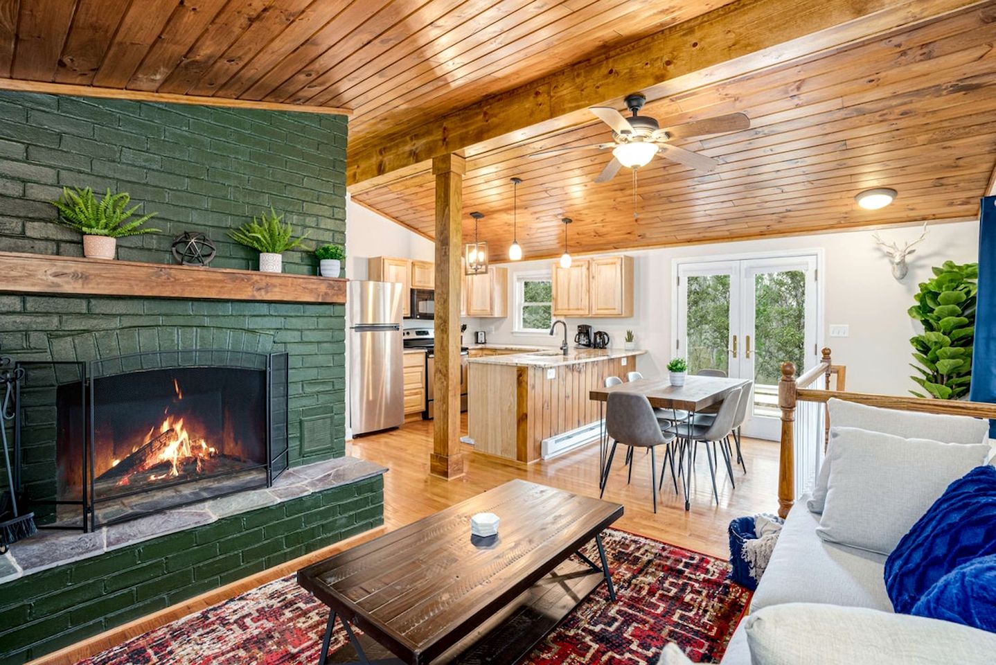 Fun and Modern Cabin with Pool Table, Hot Tub and Fire Pit for Your Perfect Getaway in Historic Harpers Ferry, WV