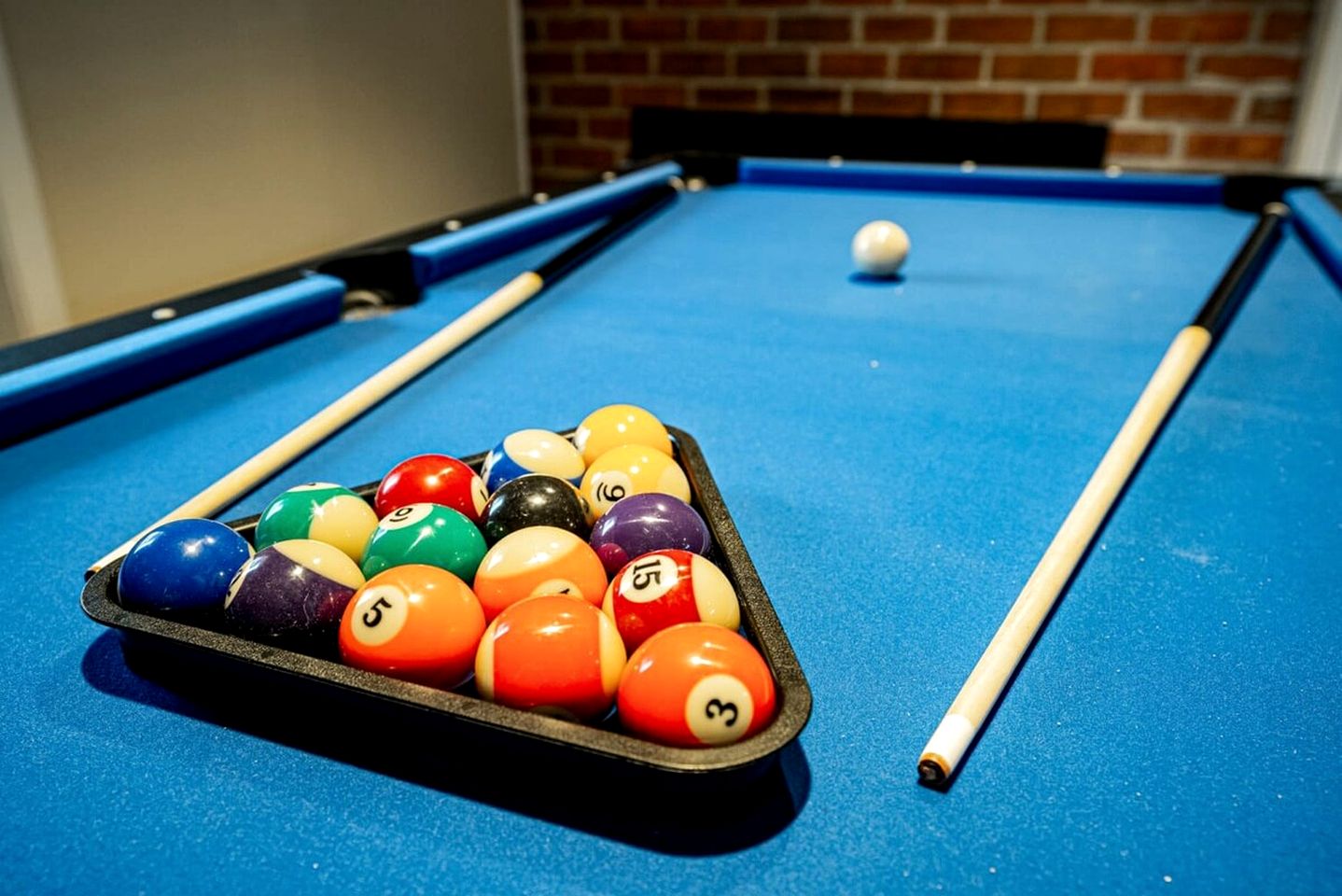 Fun and Modern Cabin with Pool Table, Hot Tub and Fire Pit for Your Perfect Getaway in Historic Harpers Ferry, WV