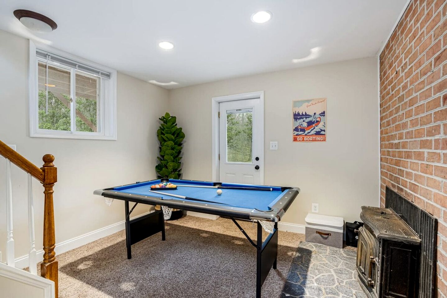 Fun and Modern Cabin with Pool Table, Hot Tub and Fire Pit for Your Perfect Getaway in Historic Harpers Ferry, WV