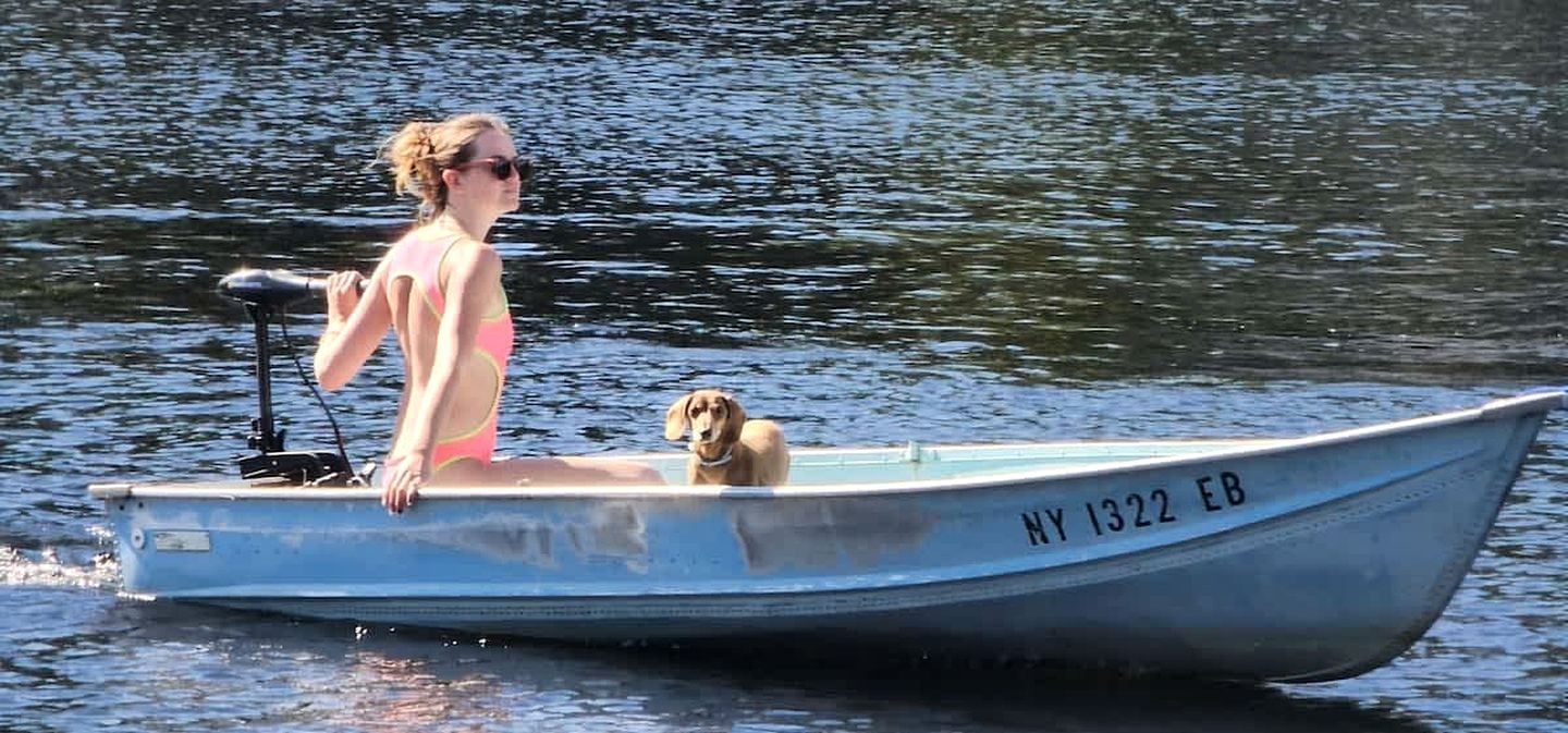 Exclusive Cabin Rental on Grant Island, with Access to Hot Tub and Lakeside Activities