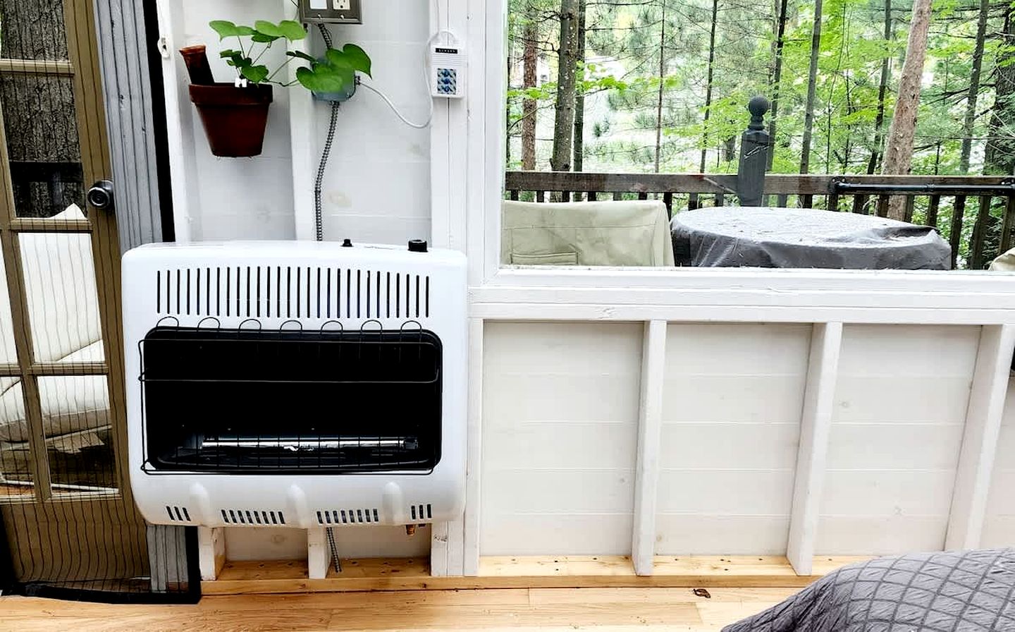 Exclusive Cabin Rental on Grant Island, with Access to Hot Tub and Lakeside Activities