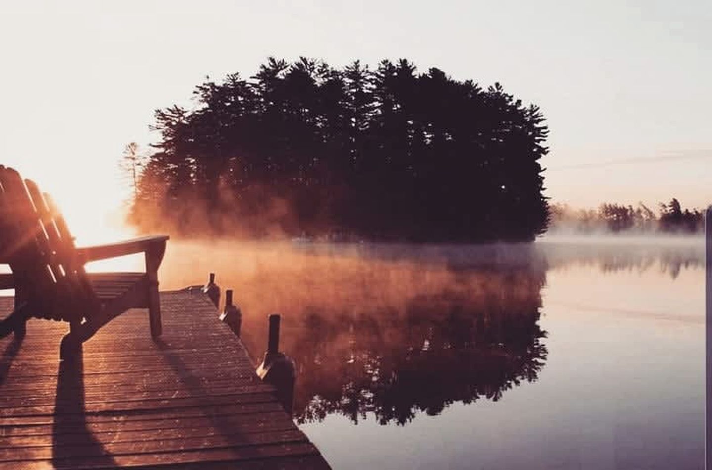 Exclusive Cabin Rental on Grant Island, with Access to Hot Tub and Lakeside Activities