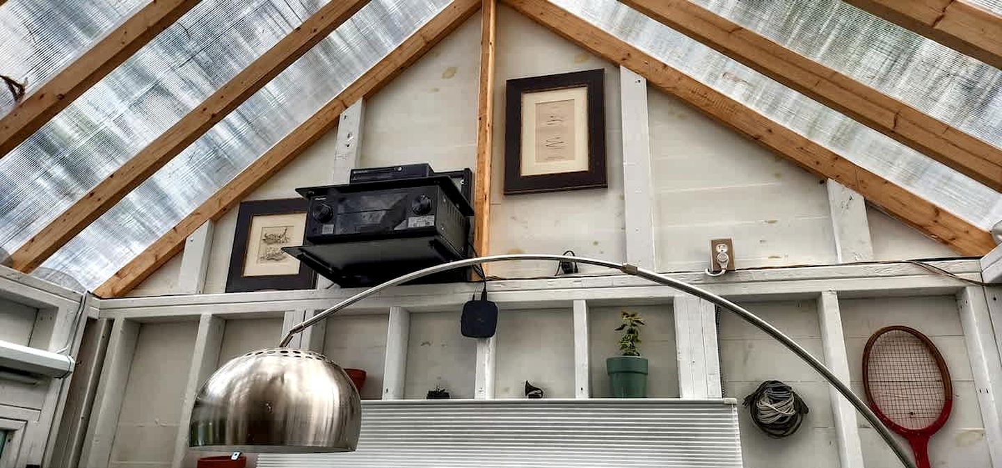 Exclusive Cabin Rental on Grant Island, with Access to Hot Tub and Lakeside Activities