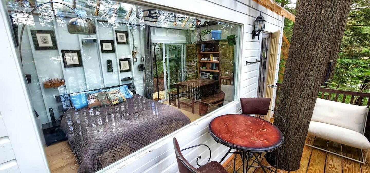 Exclusive Cabin Rental on Grant Island, with Access to Hot Tub and Lakeside Activities