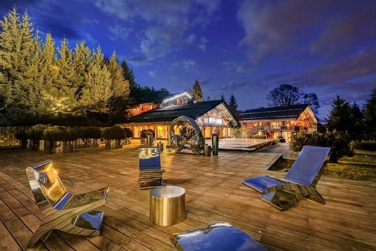 Prestigious Luxury Chalet with Private Helipad near Mont d’Arbois in Megève, France