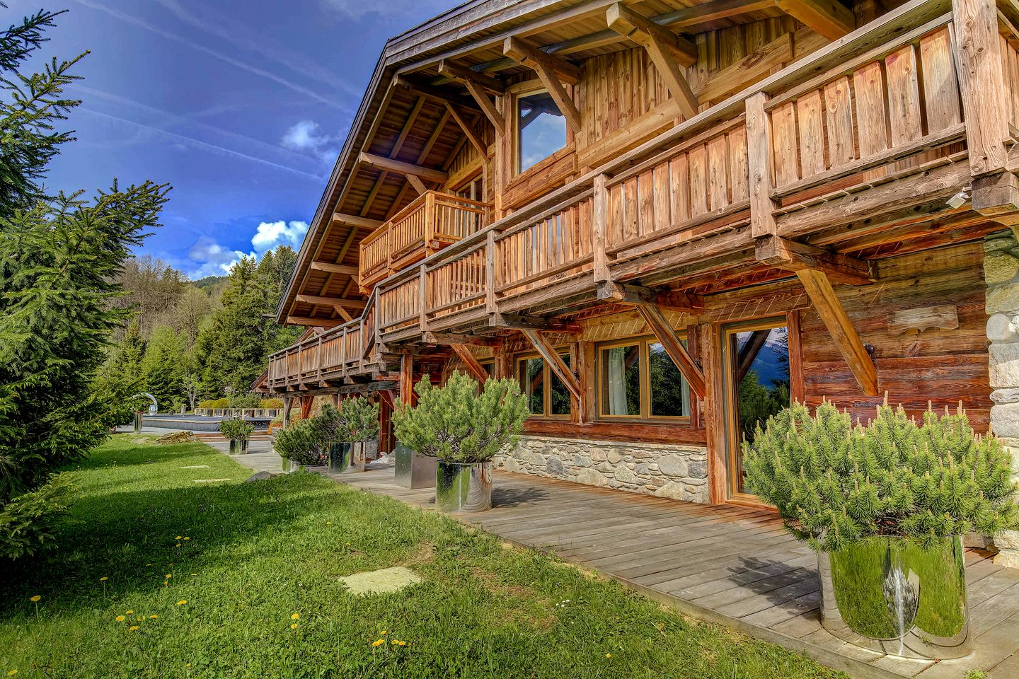 Prestigious Luxury Chalet with Private Helipad near Mont d’Arbois in Megève, France