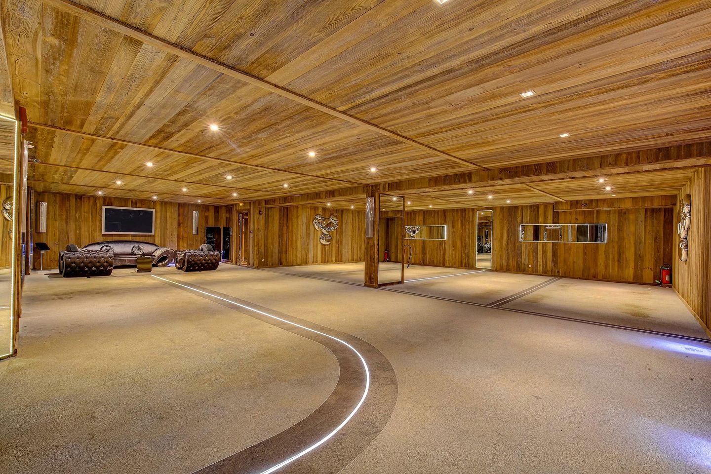 Prestigious Luxury Chalet with Private Helipad near Mont d’Arbois in Megève, France