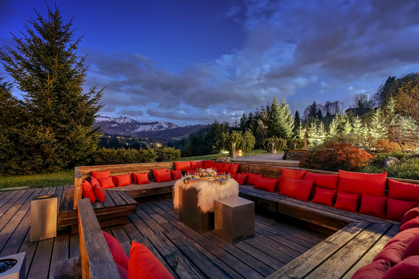 Prestigious Luxury Chalet with Private Helipad near Mont d’Arbois in Megève, France