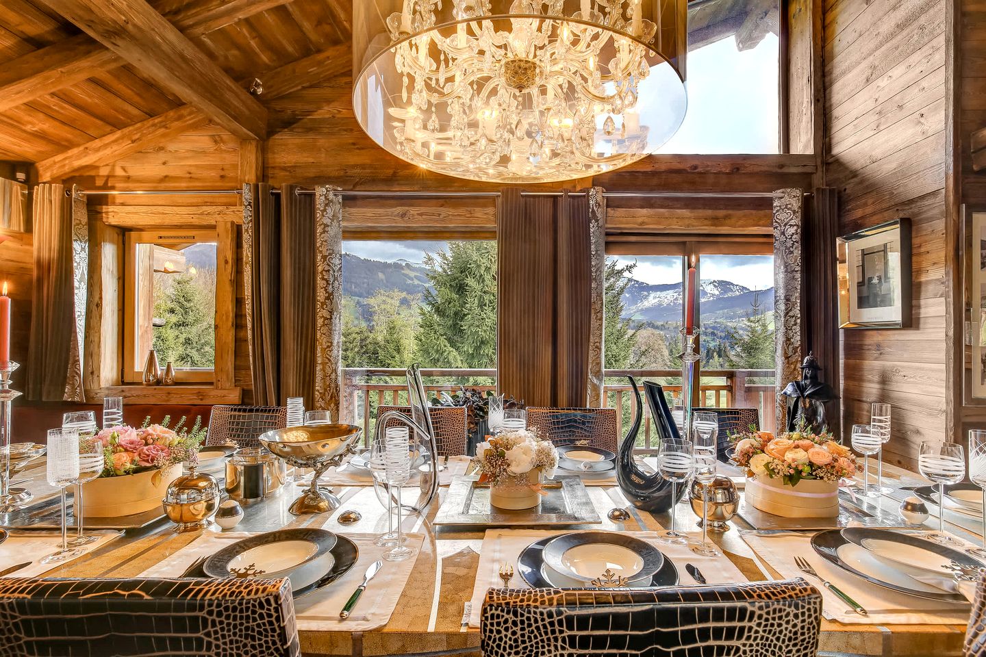 Prestigious Luxury Chalet with Private Helipad near Mont d’Arbois in Megève, France