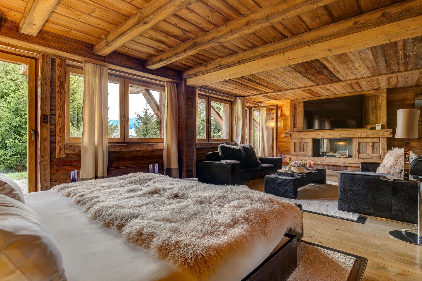 Prestigious Luxury Chalet with Private Helipad near Mont d’Arbois in Megève, France