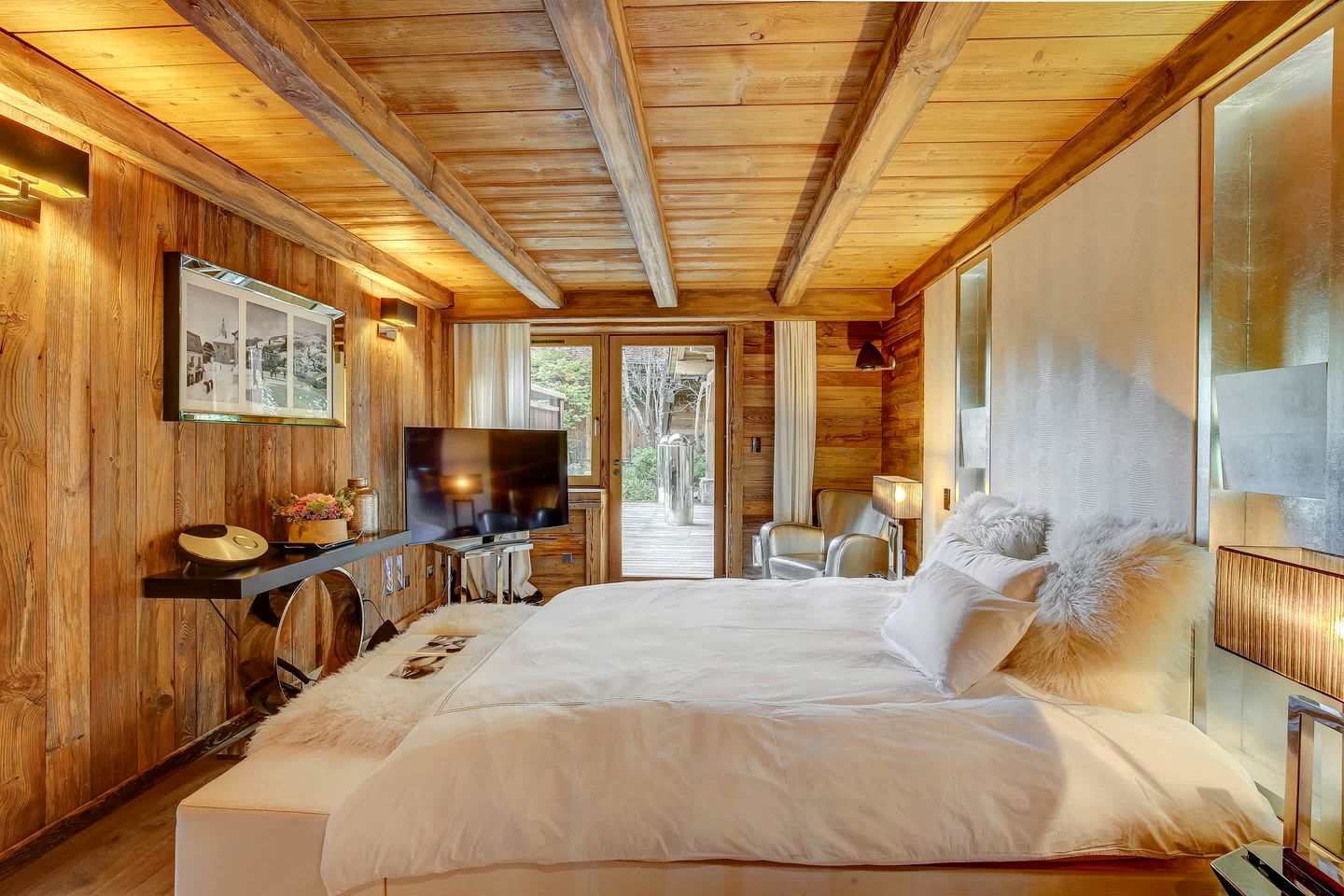 Prestigious Luxury Chalet with Private Helipad near Mont d’Arbois in Megève, France