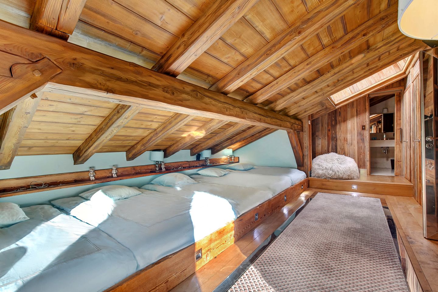 Prestigious Luxury Chalet with Private Helipad near Mont d’Arbois in Megève, France