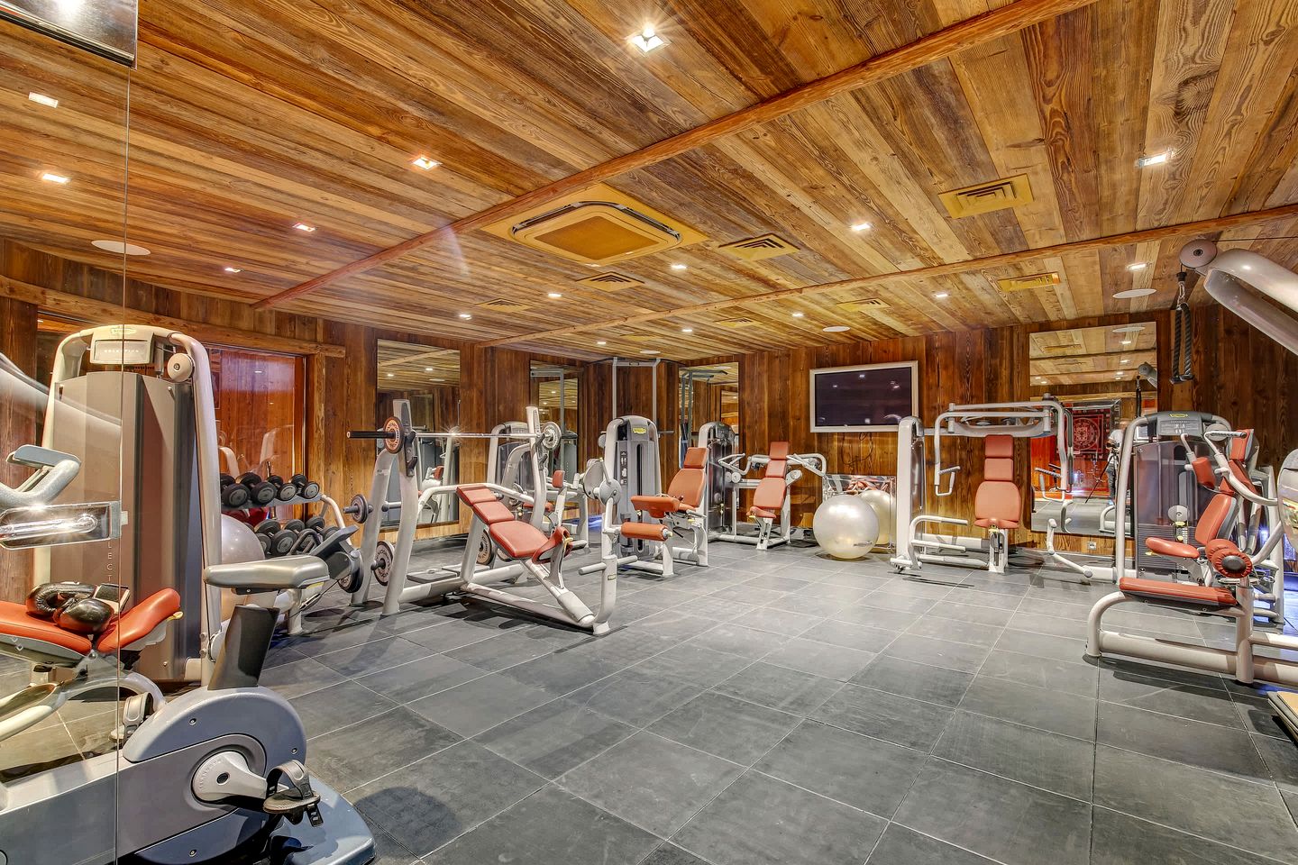 Prestigious Luxury Chalet with Private Helipad near Mont d’Arbois in Megève, France