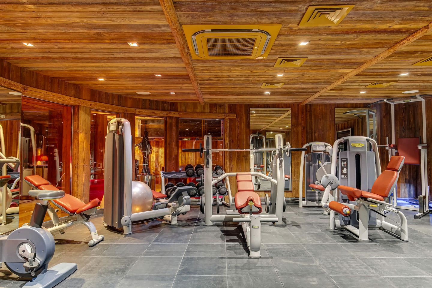 Prestigious Luxury Chalet with Private Helipad near Mont d’Arbois in Megève, France