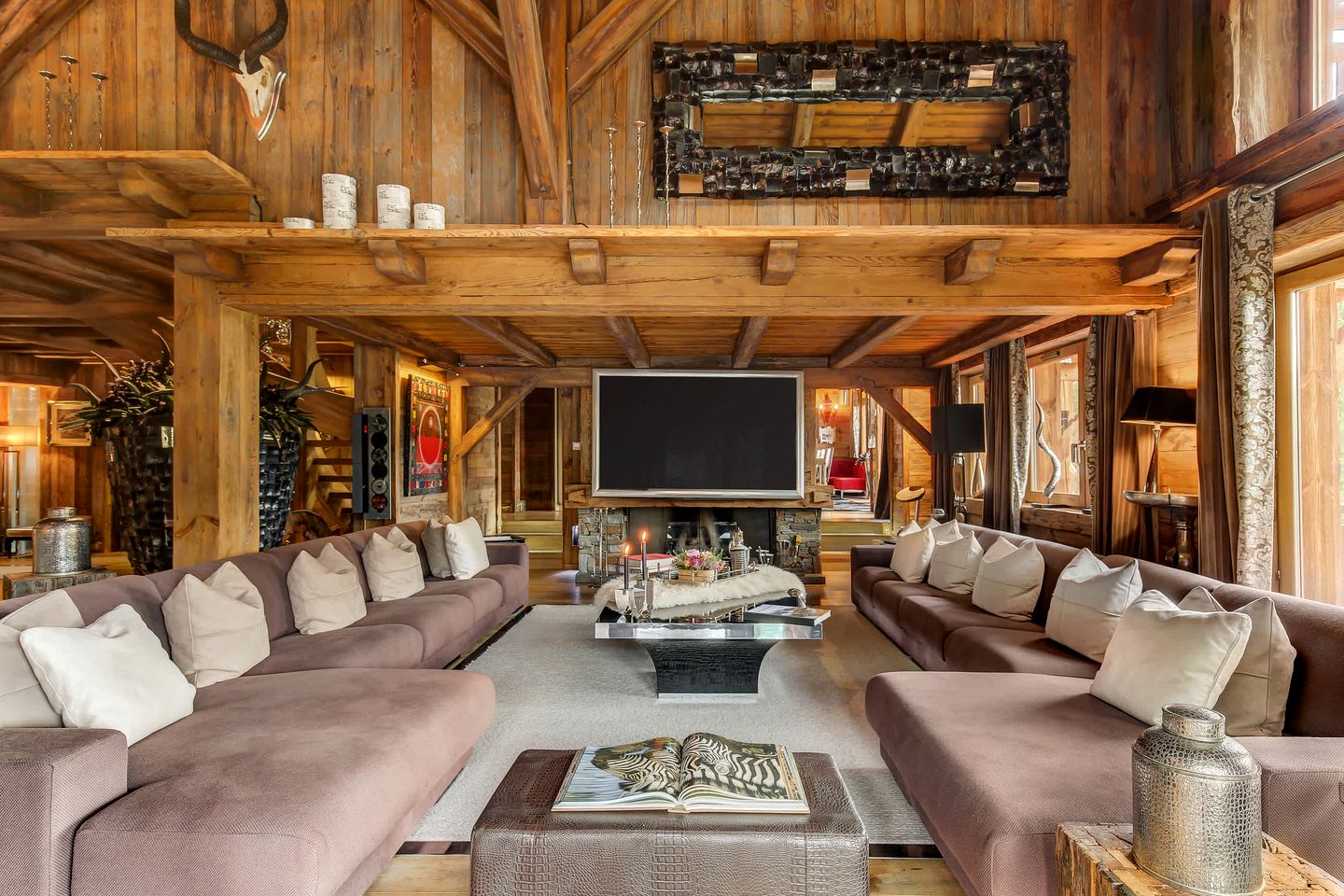 Prestigious Luxury Chalet with Private Helipad near Mont d’Arbois in Megève, France