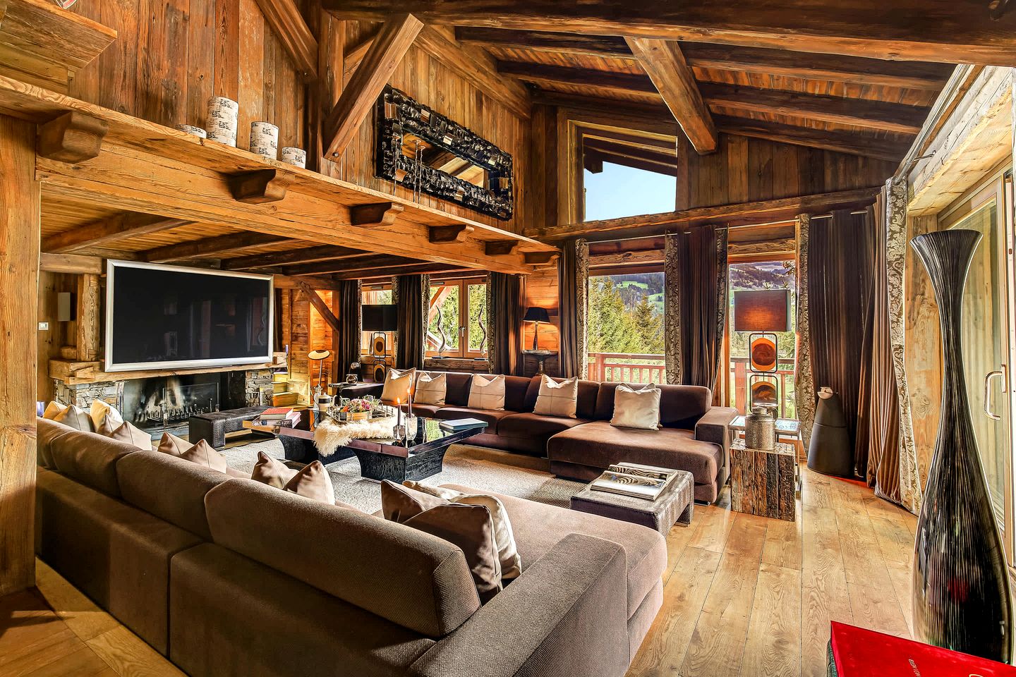 Prestigious Luxury Chalet with Private Helipad near Mont d’Arbois in Megève, France