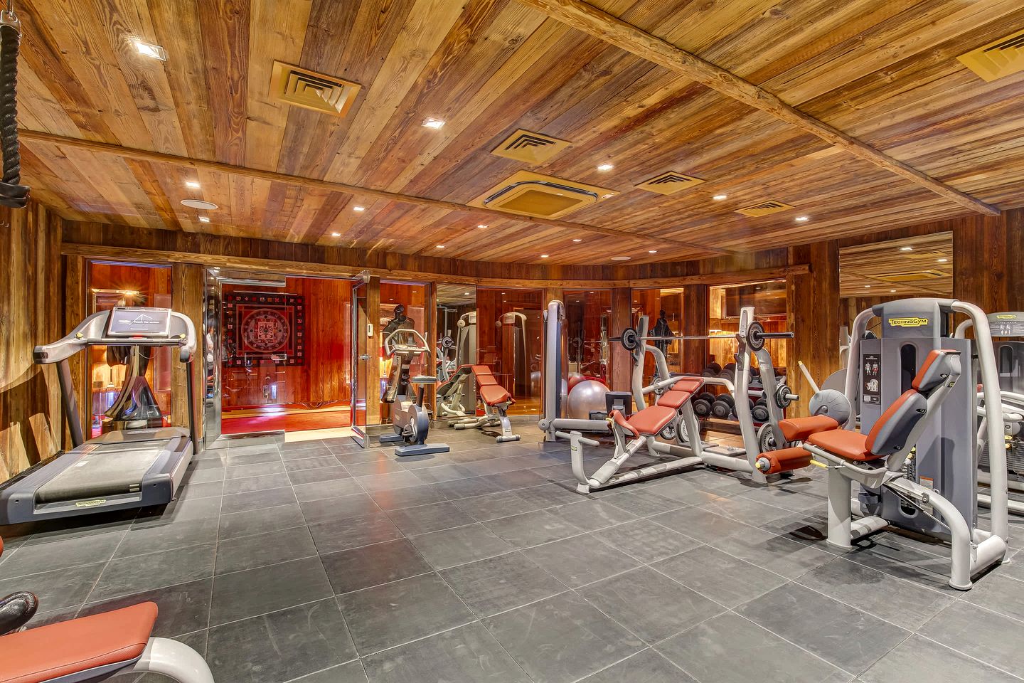 Prestigious Luxury Chalet with Private Helipad near Mont d’Arbois in Megève, France