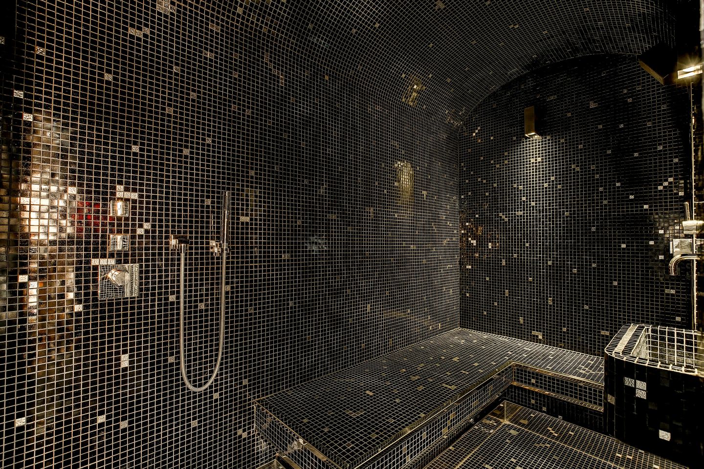 Prestigious Luxury Chalet with Private Helipad near Mont d’Arbois in Megève, France