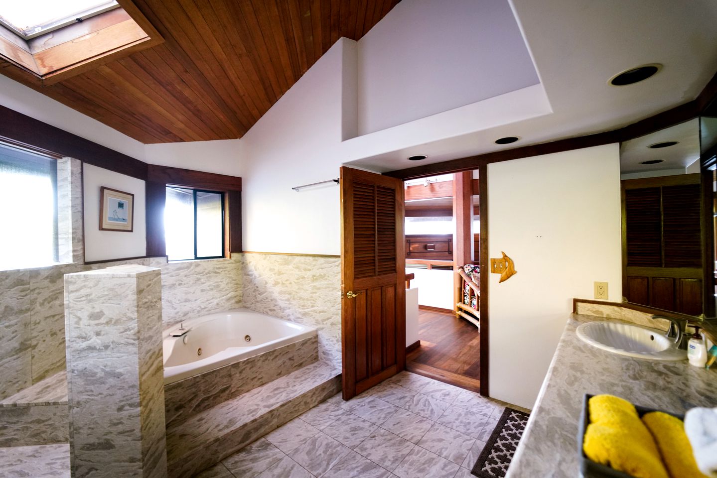Exclusive Vacation Rental for Large Groups on the Shores of Anini Beach on the Island of Kauai in Hawaii