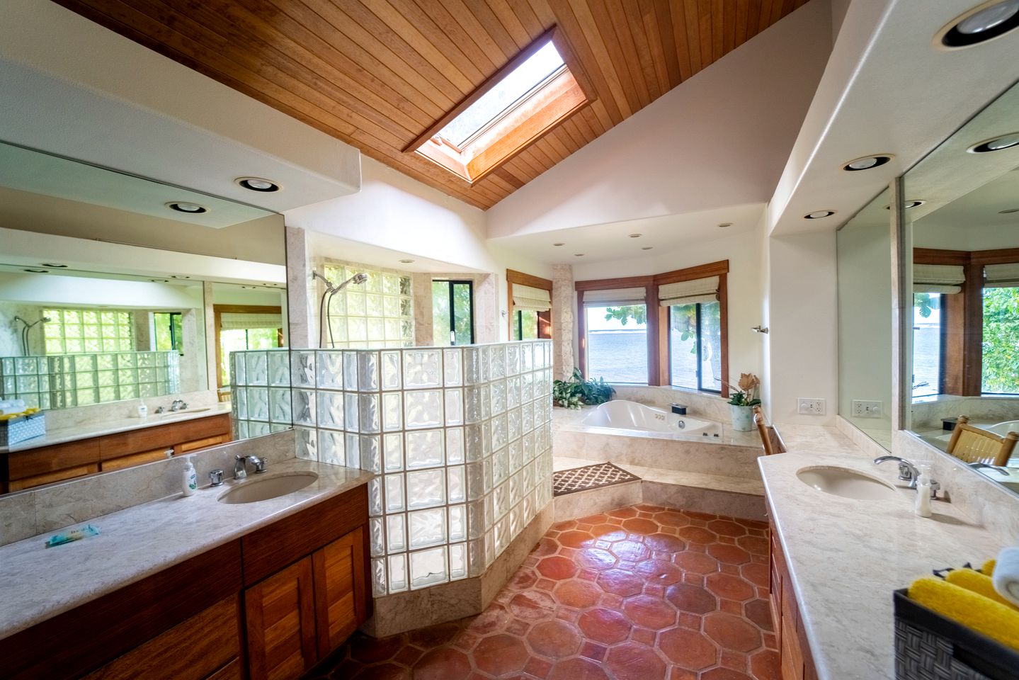 Exclusive Vacation Rental for Large Groups on the Shores of Anini Beach on the Island of Kauai in Hawaii